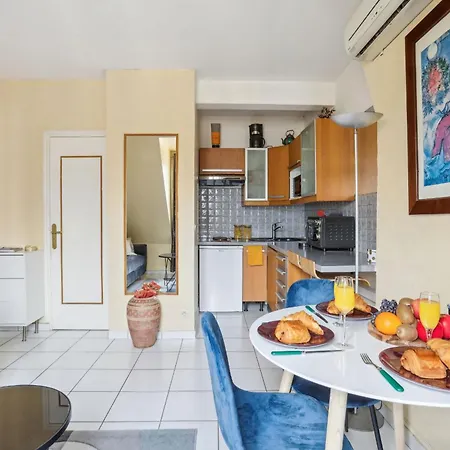 Eiffel Tower & Invalides - Cityapartmentstay