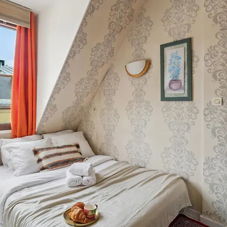 Eiffel Tower & Invalides - Cityapartmentstay