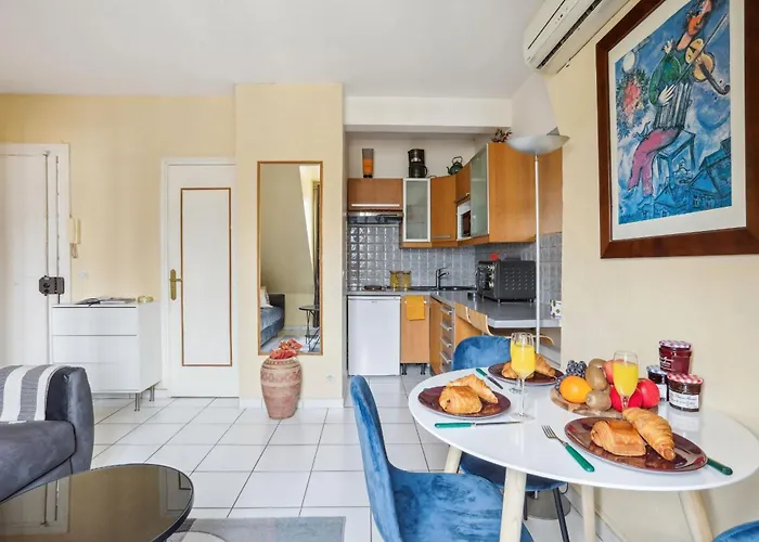 Eiffel Tower & Invalides - Cityapartmentstay