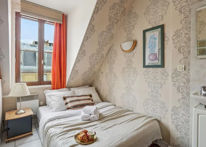 Eiffel Tower & Invalides - Cityapartmentstay *